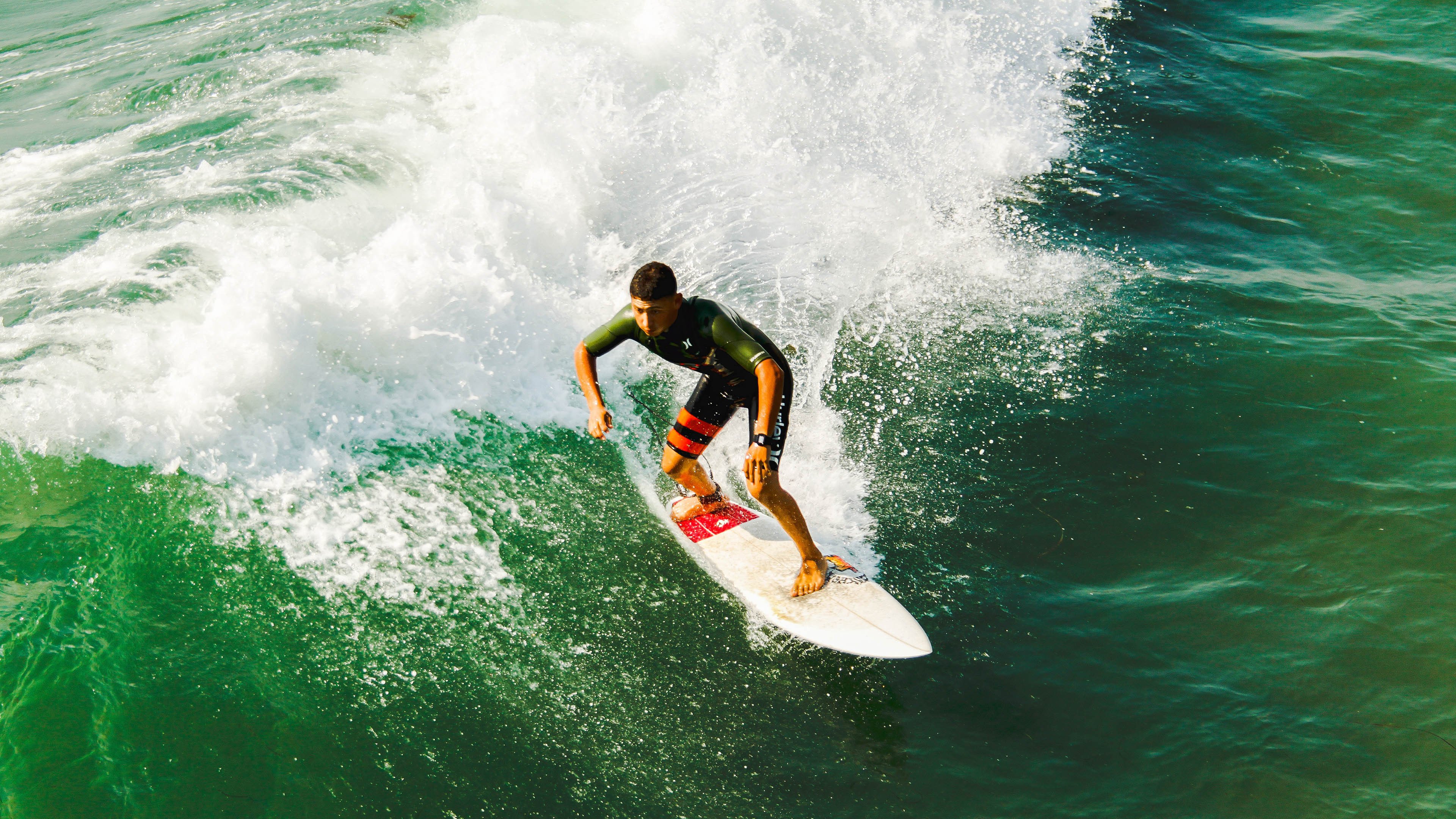 全球冰雪运动装备创新升级，助力滑雪爱好者提高技术水平，冰雪运动产品